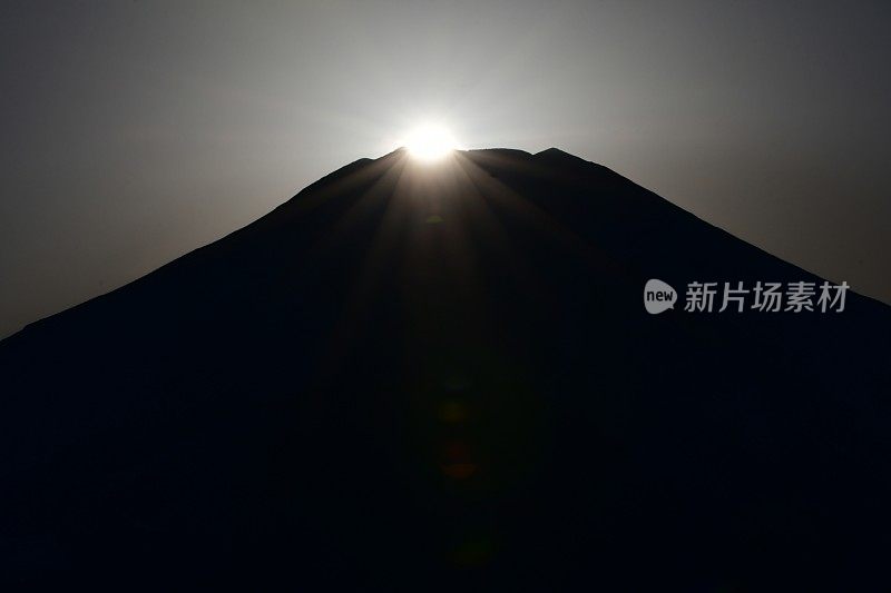 富士山钻石:日落在富士山，山中湖