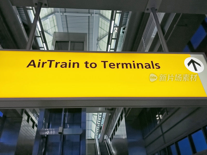 机场的Airtrain标志