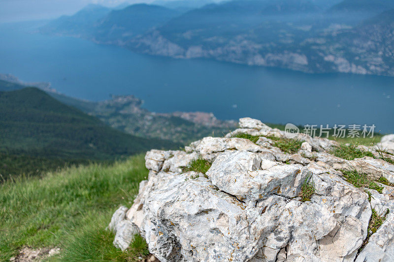 意大利的巴尔多山，俯瞰加尔达湖