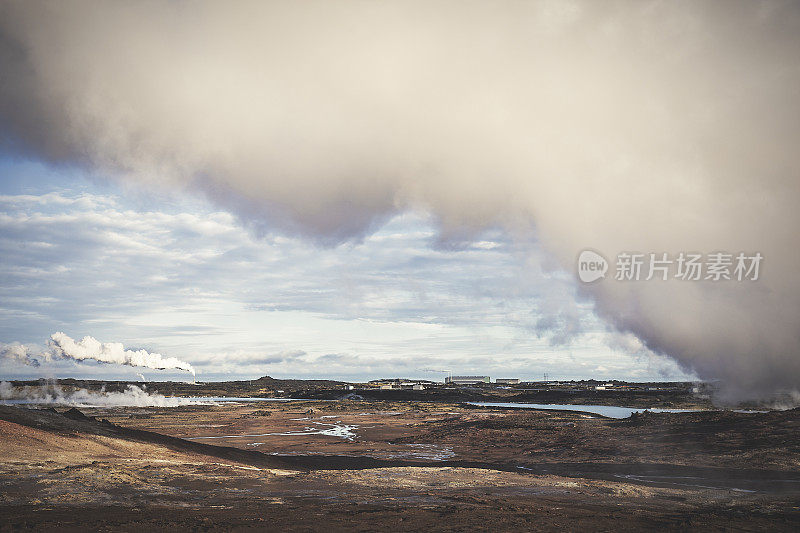 冰岛格林达维克Gunnuhver温泉的火山景观