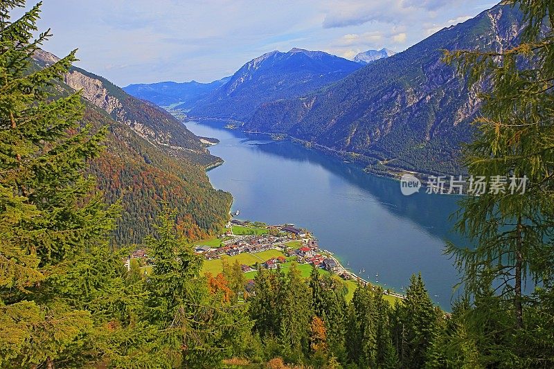 秋天，阿钦湖和佩蒂绍与泰洛卡温德尔阿尔卑斯山