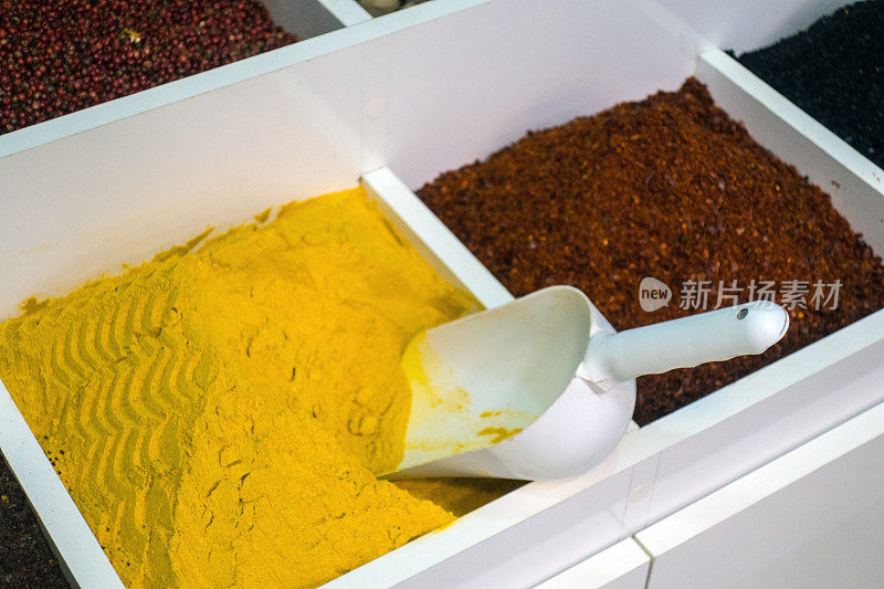 土耳其香料-姜黄和胡椒展出出售