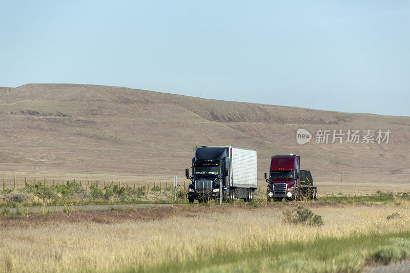 美国犹他州内华达高速公路上行驶的卡车