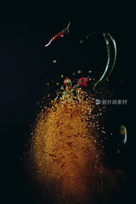 辣椒和香料混合食物爆炸