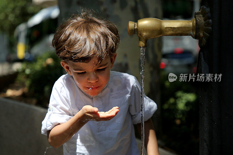 中东青年男子的肖像