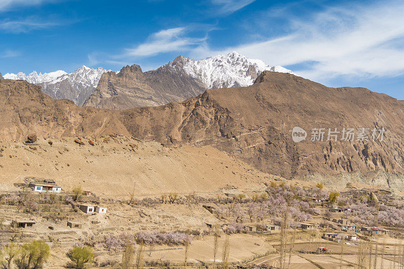 自然景观巴基斯坦秋季喀喇昆仑山脉，K2和南迦帕尔巴特，帕苏山谷