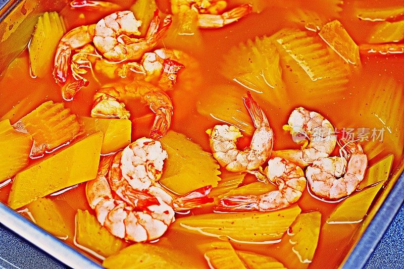 香辣虾汤――曼谷街头小吃。