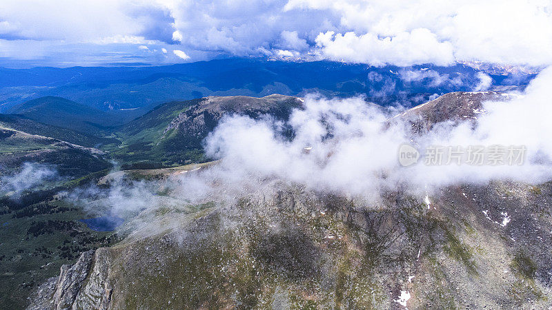 从科罗拉多埃文斯山鸟瞰风景