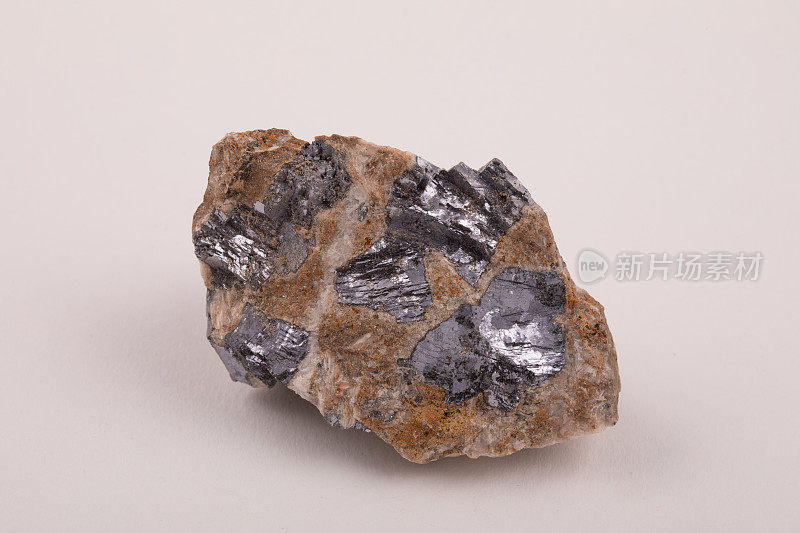 方铅矿是在英国采集的一种天然铅矿标本
