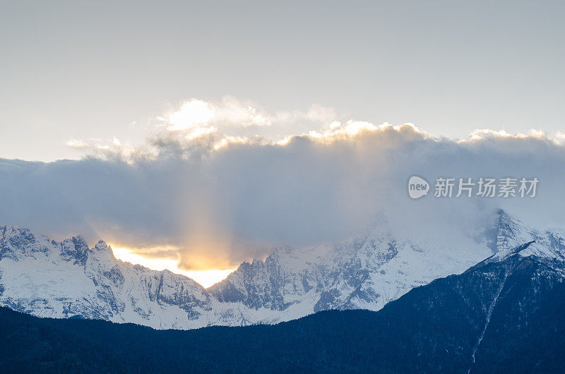 美丽雪山在中国云南