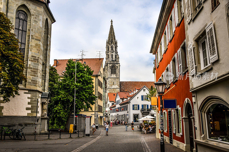 城市广场街结束在康斯坦茨明斯特教堂，德国