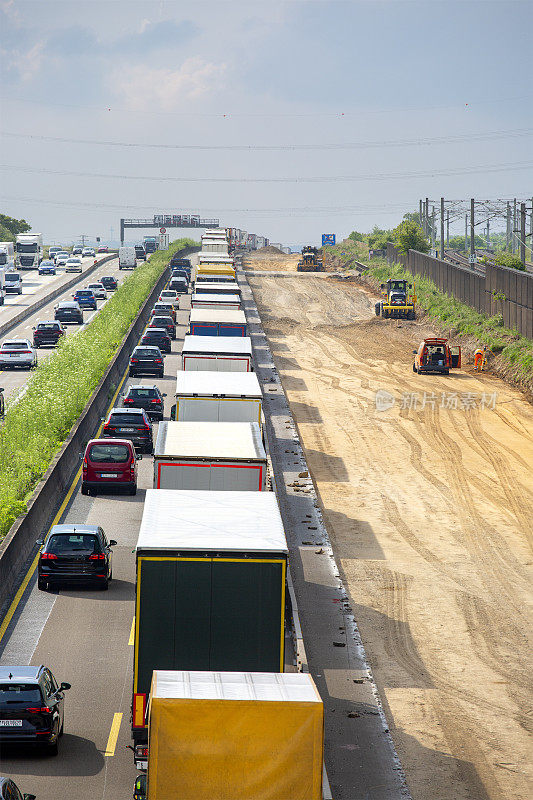 德国A3高速公路上的建筑工地和交通堵塞