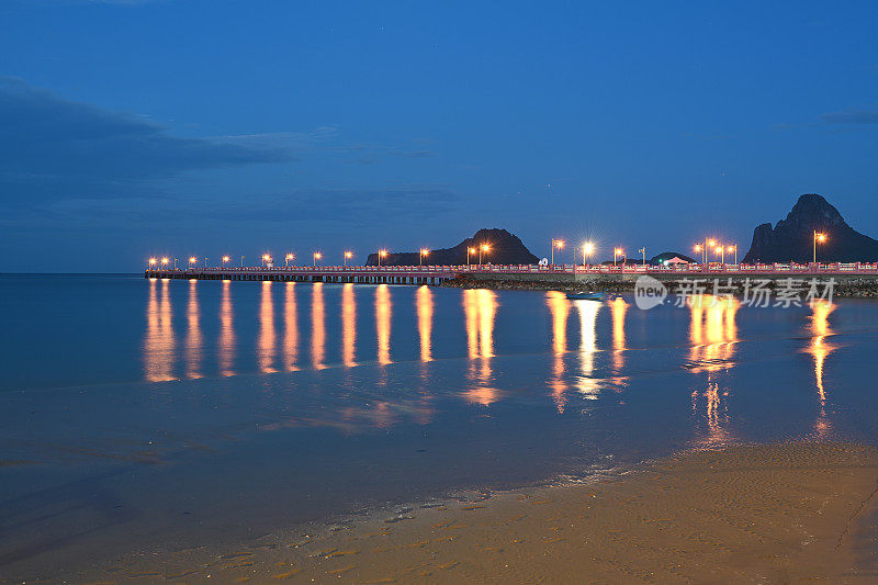 泰国海港的夜景