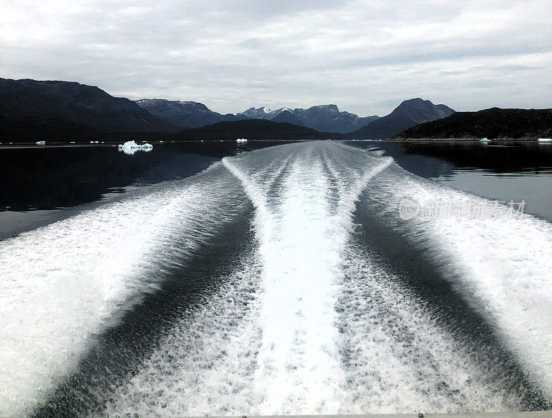 沿着格陵兰岛南部海岸航行