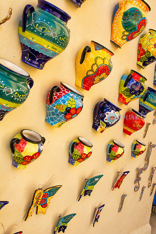 彩色陶瓷，马耳他旅游纪念品展示