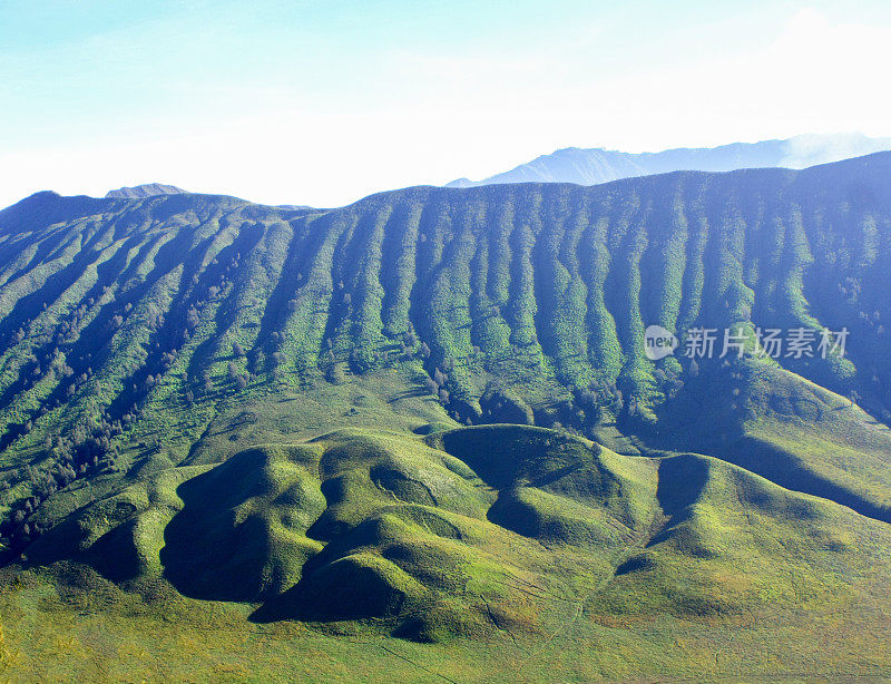 天线宝宝山布罗莫的景色