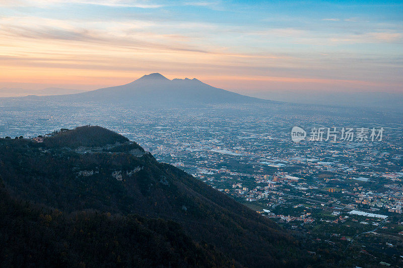 西西里岛埃特纳火山壮丽的日落