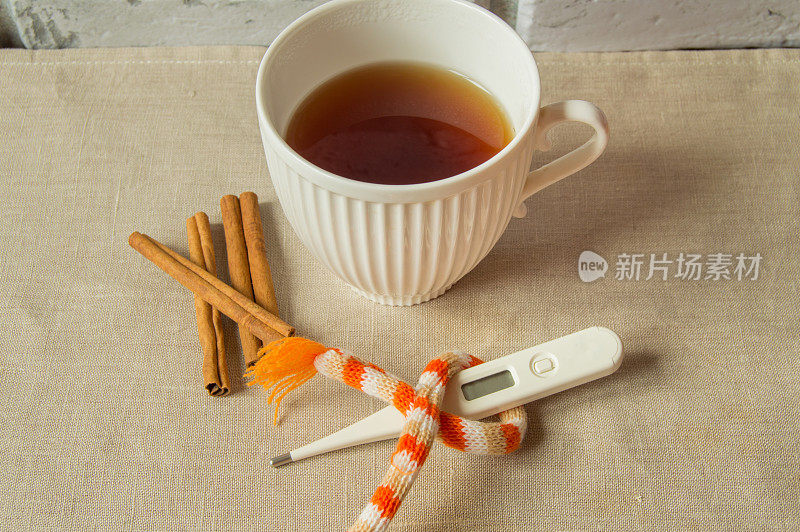 治疗感冒的概念-桂皮热茶，温度计