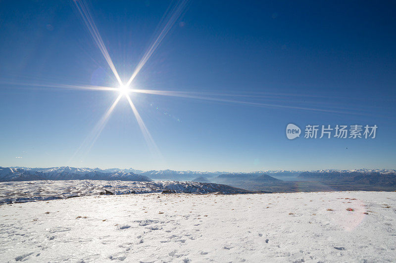 新西兰南阿尔卑斯山，阳光明媚