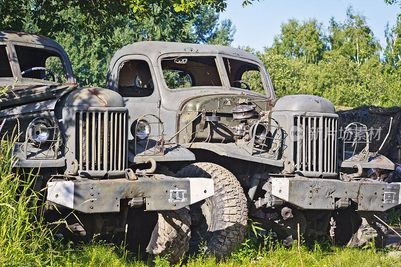 第二次世界大战时苏联生锈的军用车辆