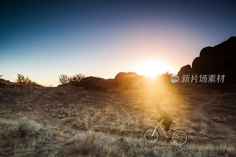 山地自行车阳光景观