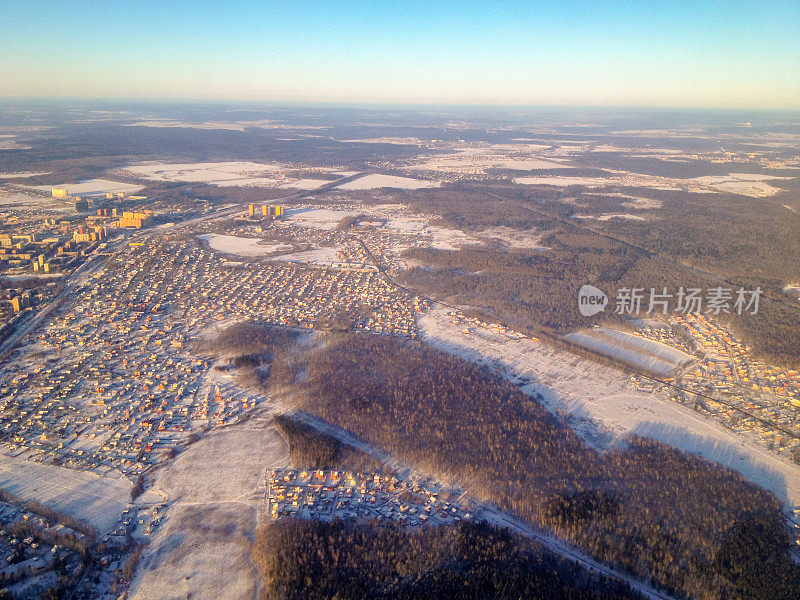 鸟瞰图下雪的莫斯科郊区，俄罗斯