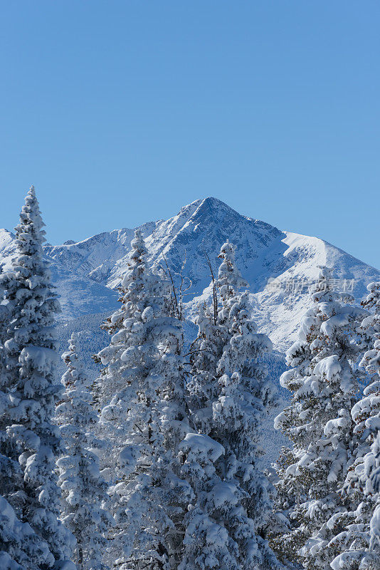 冬季景观圣十字山山