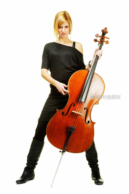 拿着大提琴的女孩