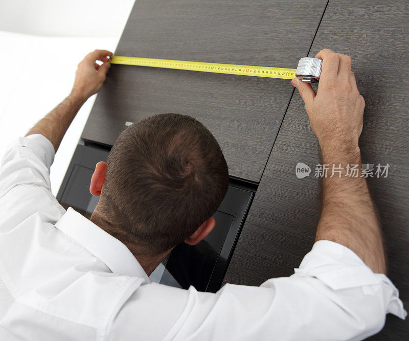 测量厨房家具