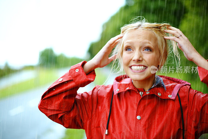 有些人觉得下雨了，其他人只是淋湿了