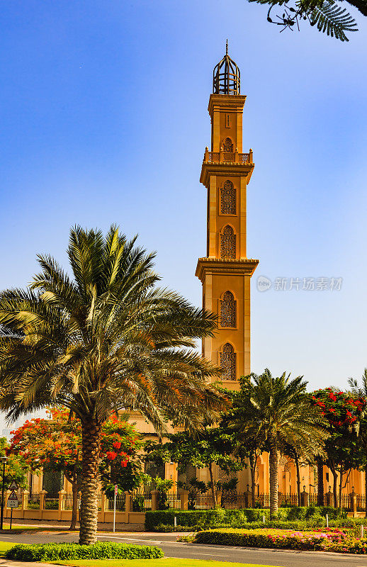 迪拜，阿联酋-清真寺的单一尖塔