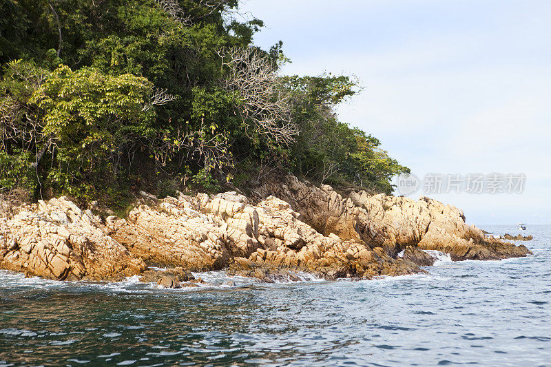 岩石热带海岸线