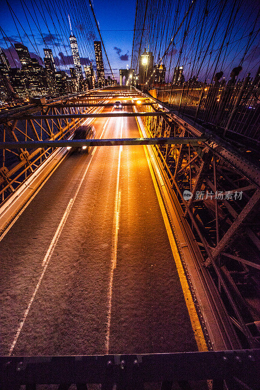 纽约布鲁克林大桥的夜景
