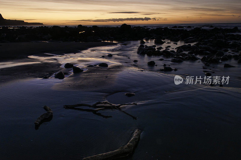 岩石海滩