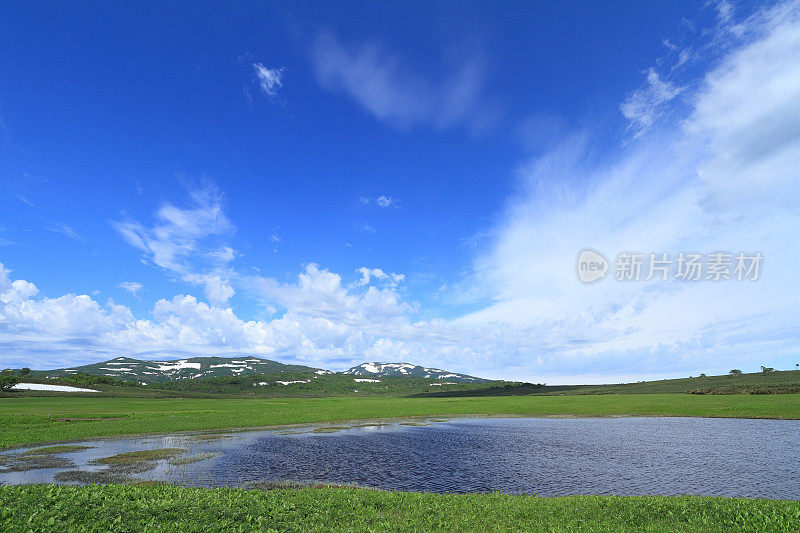 雨竜沼湿原と残雪の暑寒別岳