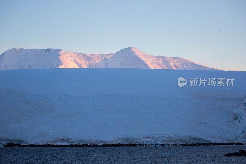 南极洲:威恩克岛的日出