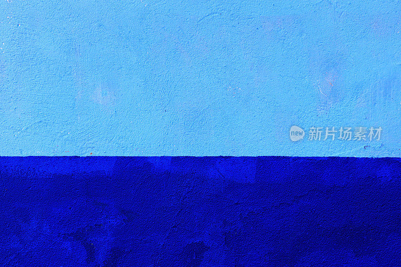 绿松石和蓝色水泥墙
