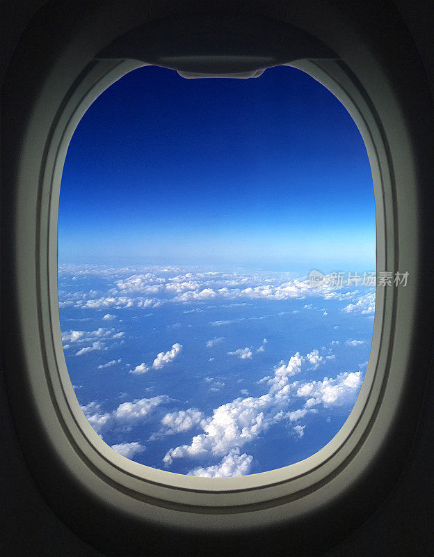 飞机窗蓝天