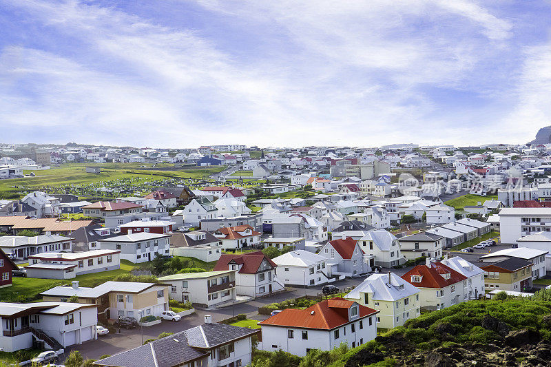 冰岛威斯特曼群岛(Vestmannaeyjar)的住房社区