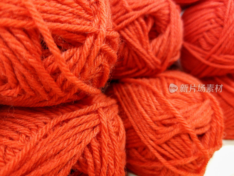 红色羊毛球，用于编织和工艺