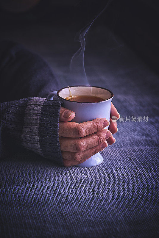 一杯热水果茶