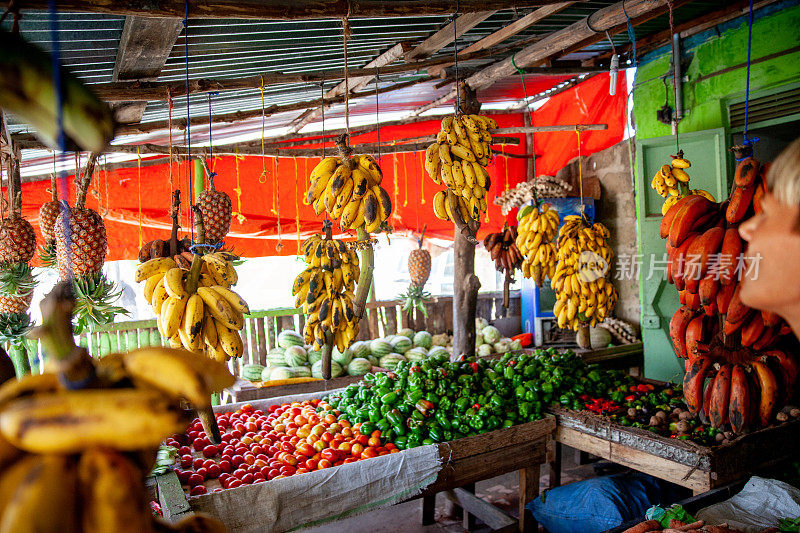 非洲农贸市场的热带水果