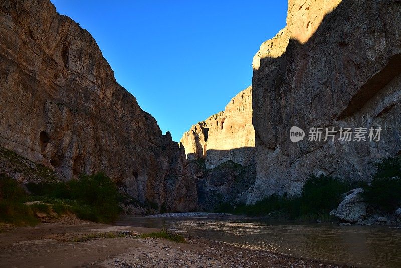 博基利亚斯峡谷的格兰德河