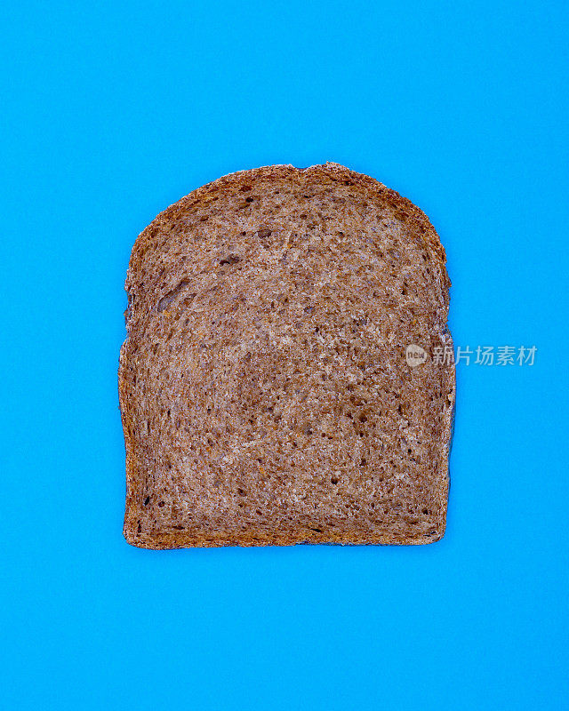 单层全麦面包波普艺术风格，以亮蓝色为背景