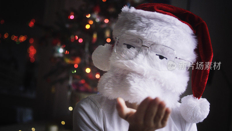 有趣的戴眼镜的圣诞老人