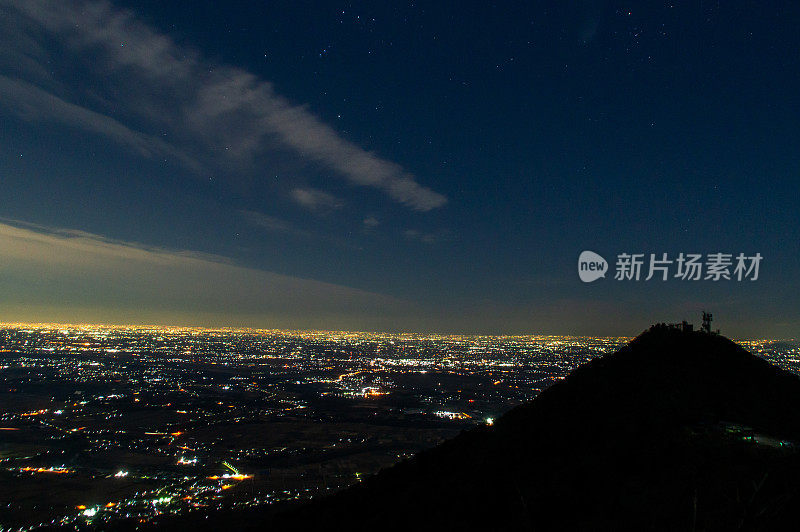 日本茨城县筑波山的夜景