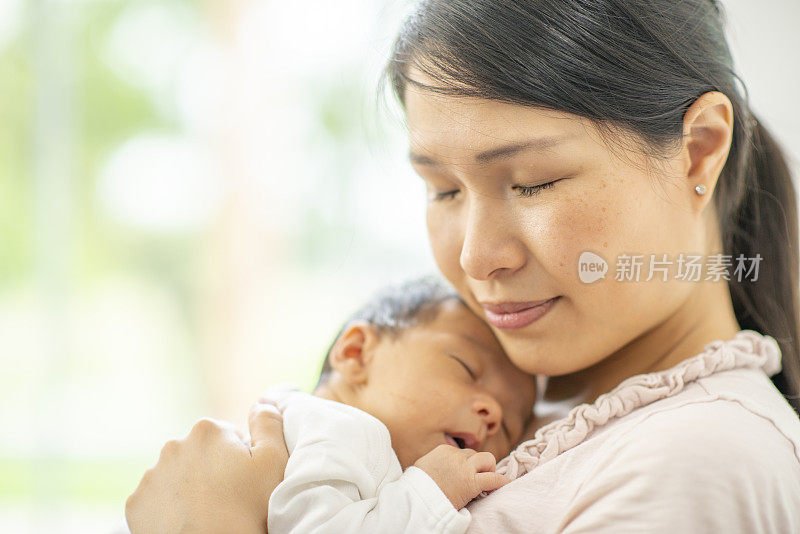 母亲与新生儿