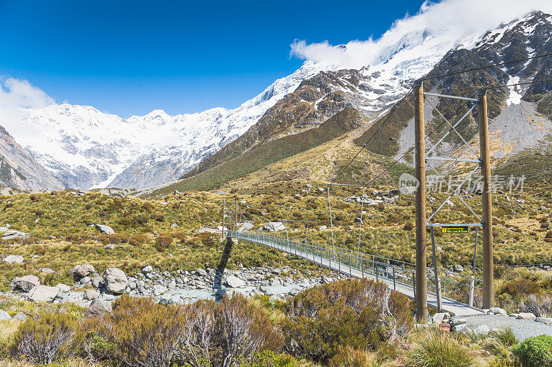 新西兰风景优美的库克山在夏季以新西兰南岛的自然景观为背景