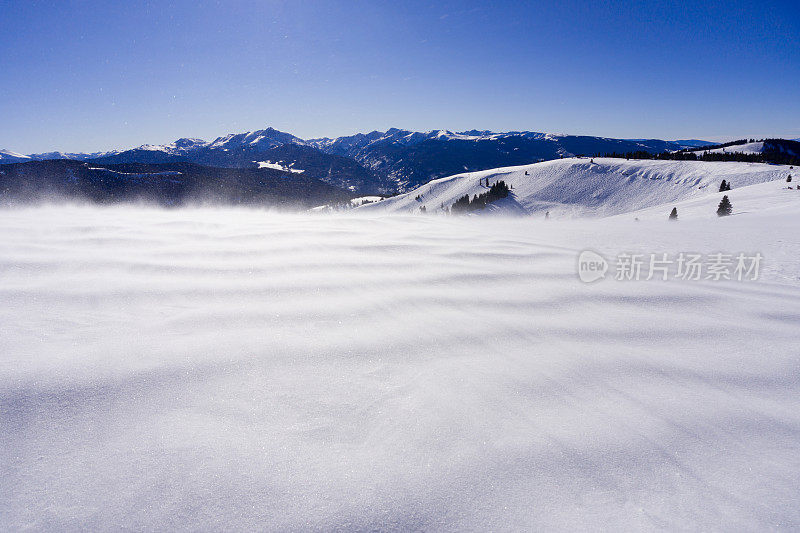 多风多雪的天气使科罗拉多州受到影响