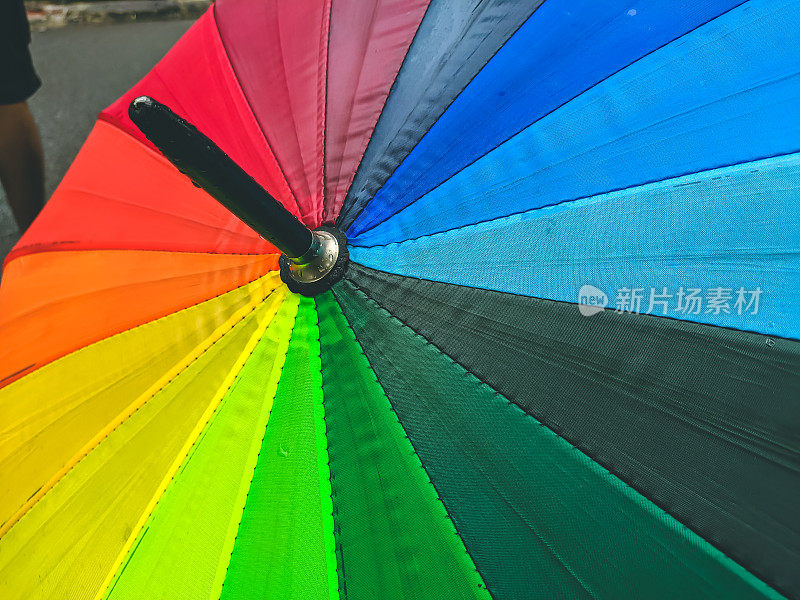 五彩缤纷的彩虹伞